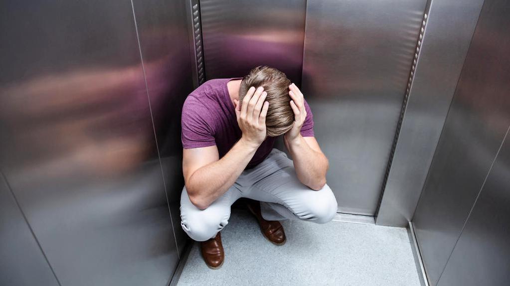 Что делать если застряли в лифт