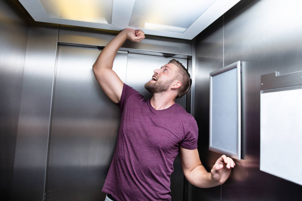 Застрял в лифте